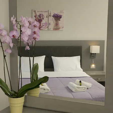 Aparthotel Christina 2*